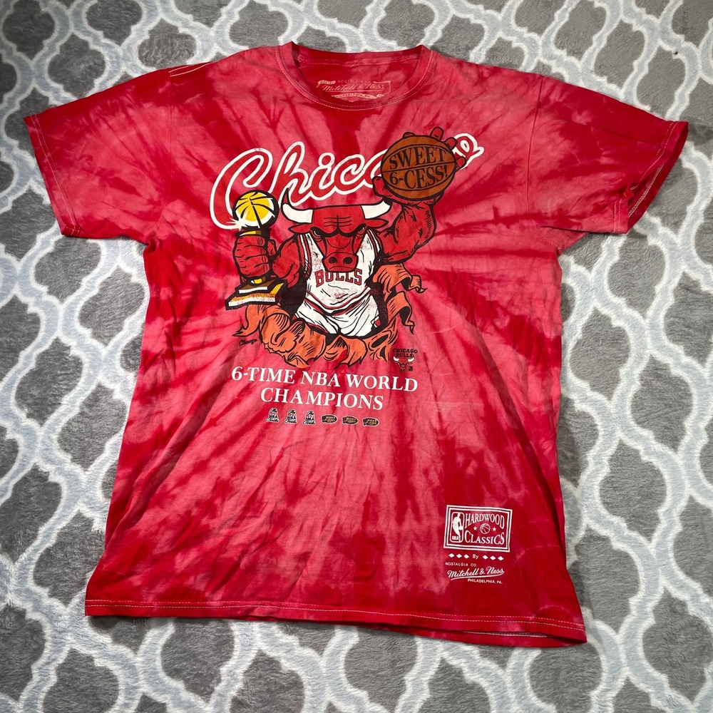 Mitchell & Ness T-Shirt Mens Medium Red Chicago Bulls 6x NBA Champions Tie Dye